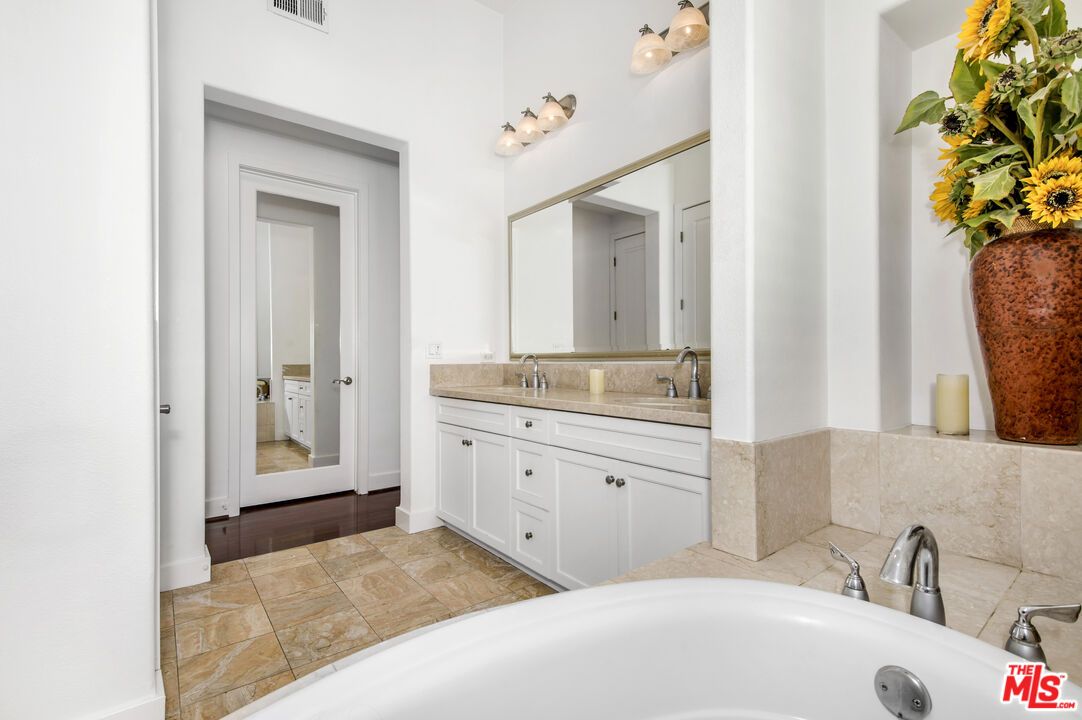 Bathroom, Dual Sink Vanities, Interior, Wood Texture Flooring