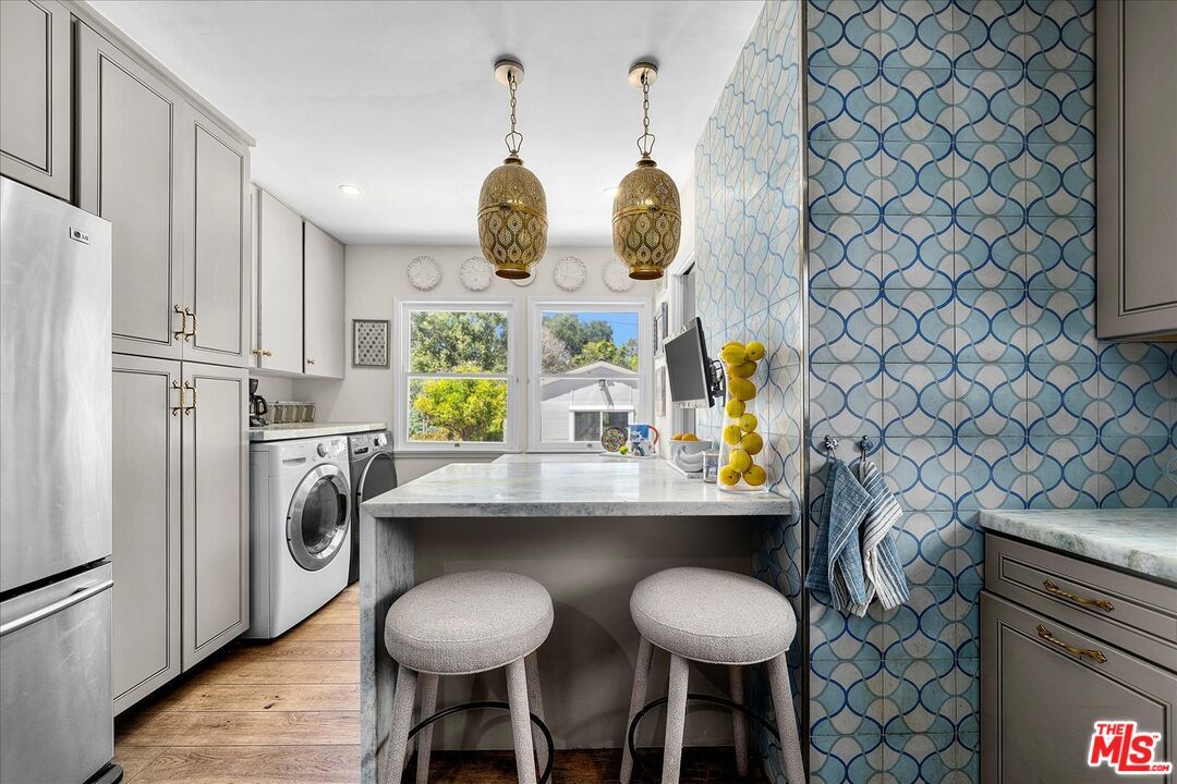 Interior, Kitchen, Recessed Lighting, Washer, Wood Texture Flooring