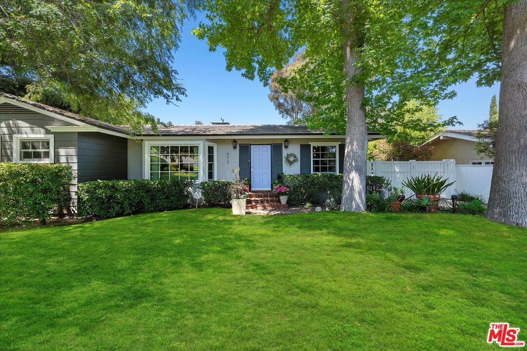 Backyard, Exterior, Facade, Ranch