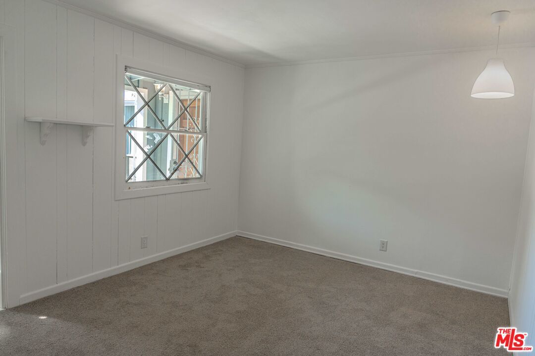 Empty room, Interior, Pendant Lights