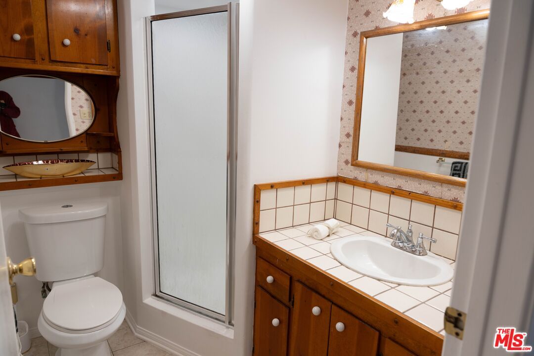 Bathroom, Interior, Tile Countertops