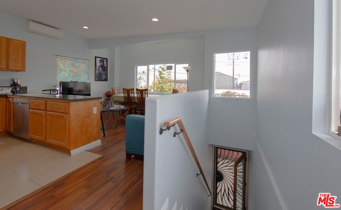 Dining room, Interior, Kitchen, Recessed Lighting, Wood Texture Flooring