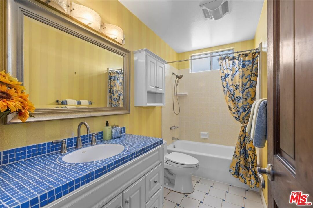 Bathroom, Interior, Tile Countertops