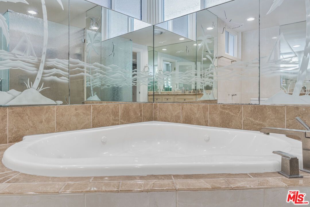 Bathroom, Interior, Recessed Lighting