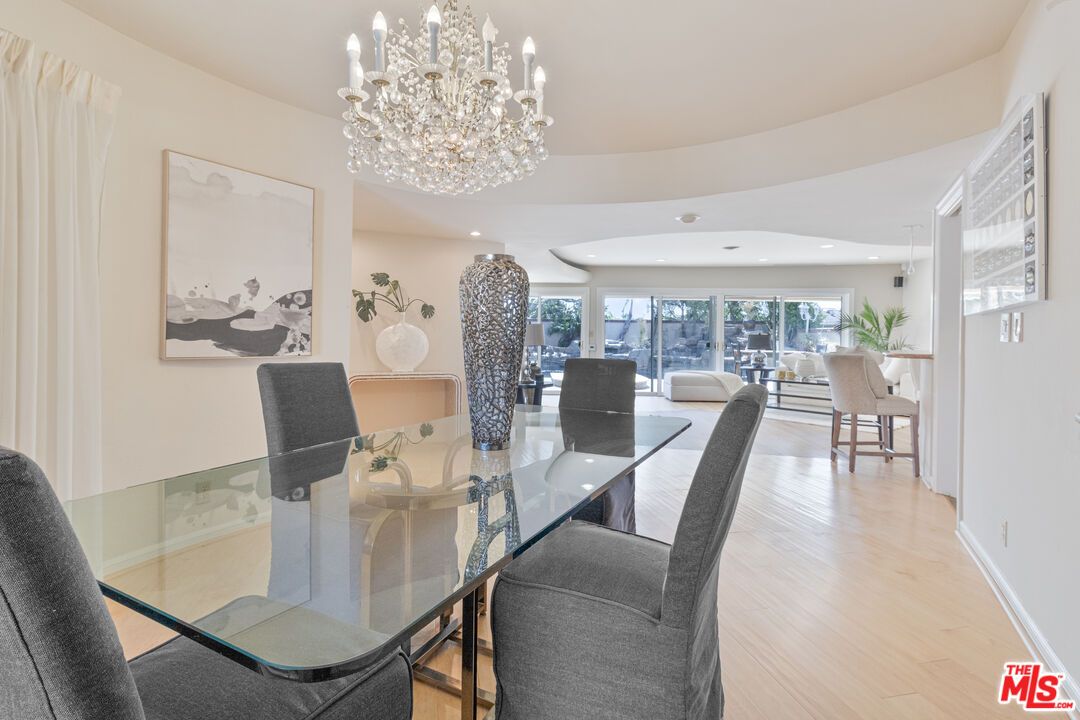 Chandelier, Dining room, Interior, Living room, Recessed Lighting, Wood Texture Flooring