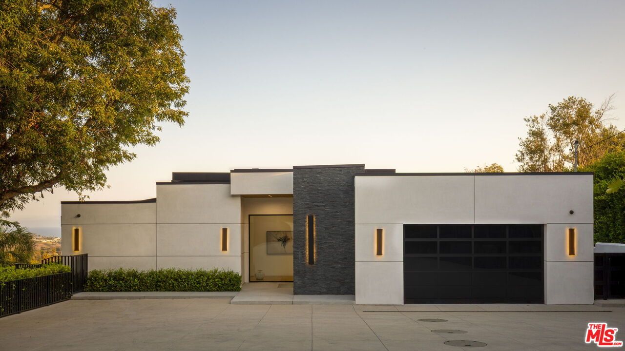 Attached, Exterior, Facade, Modern