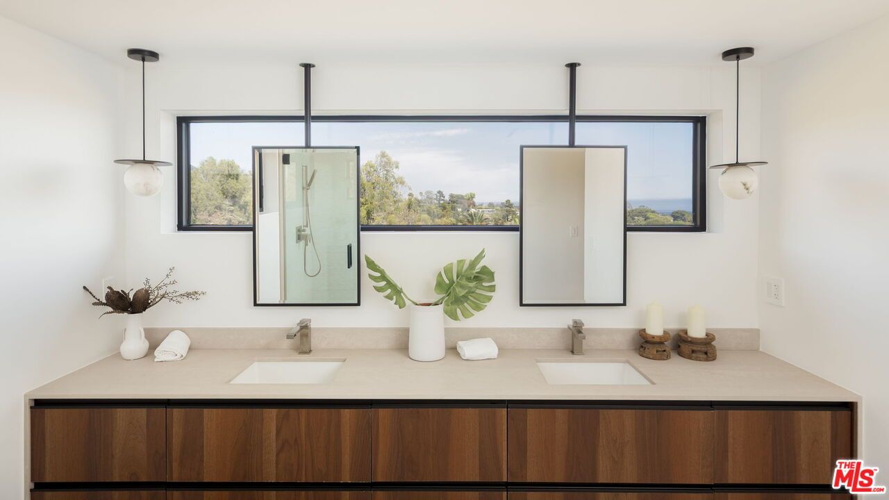 Bathroom, Dual Sink Vanities, Interior, Pendant Lights