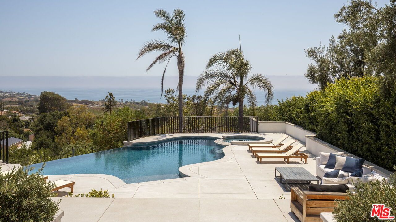 Exterior, Pool, Water