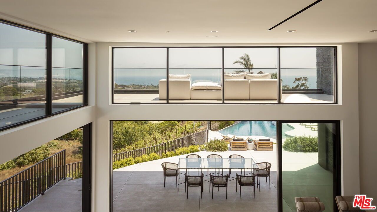 Dining room, Interior, Recessed Lighting, Water