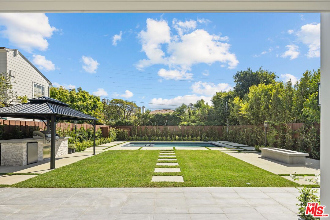 Backyard, Exterior, Outdoor Kitchen, Pool