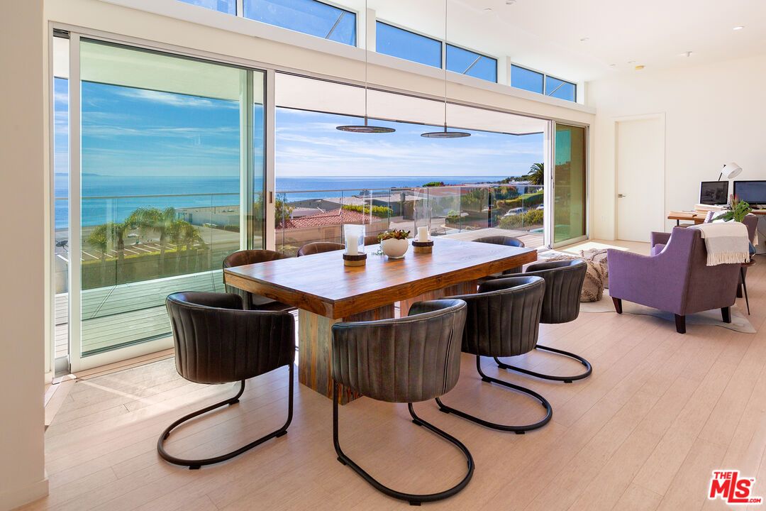 Dining room, Interior, Living room, Pendant Lights, Recessed Lighting, Water, Wood Texture Flooring