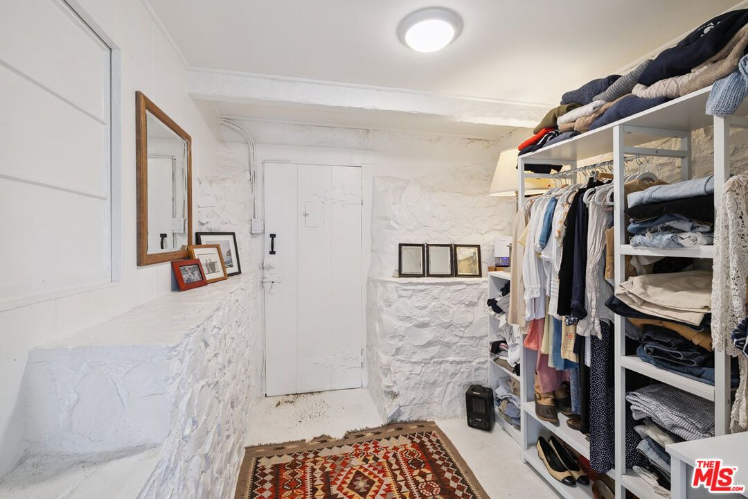 Interior, Marble Walls, Walk-in Closets