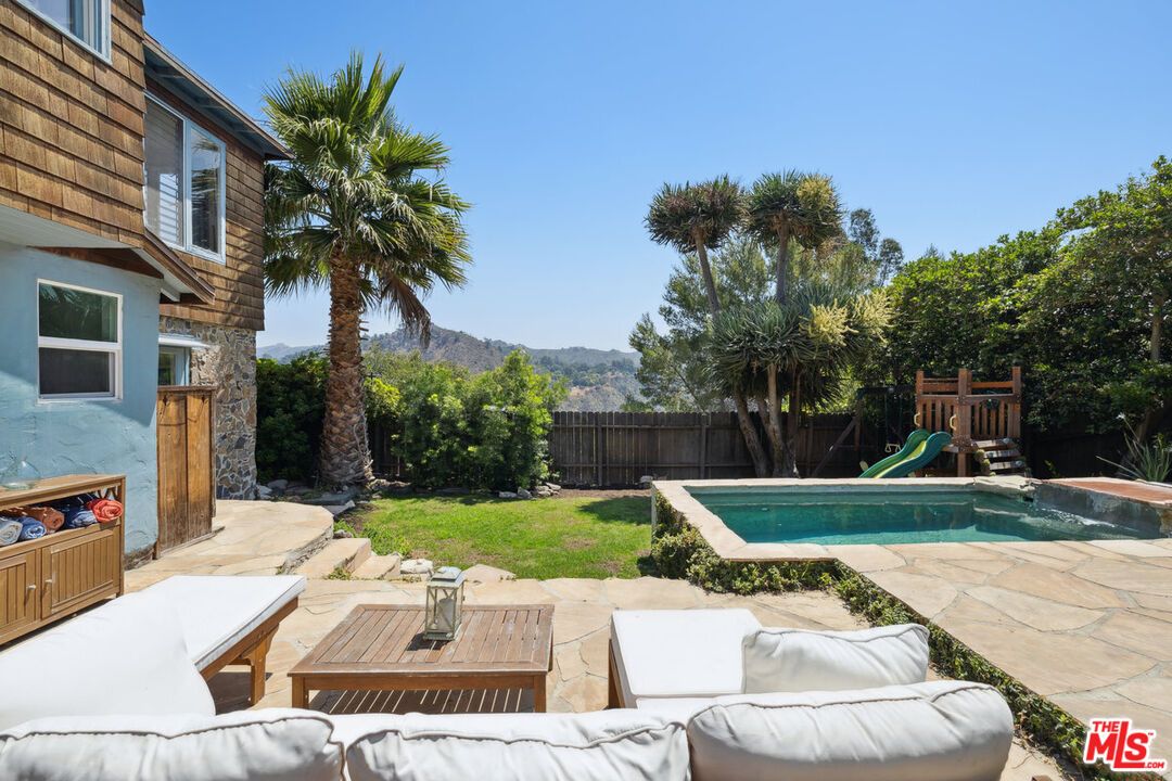 Exterior, Playground, Pool