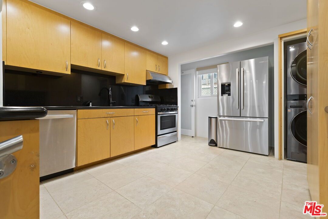 Interior, Kitchen, Recessed Lighting, Stainless Steel Appliances, Washer