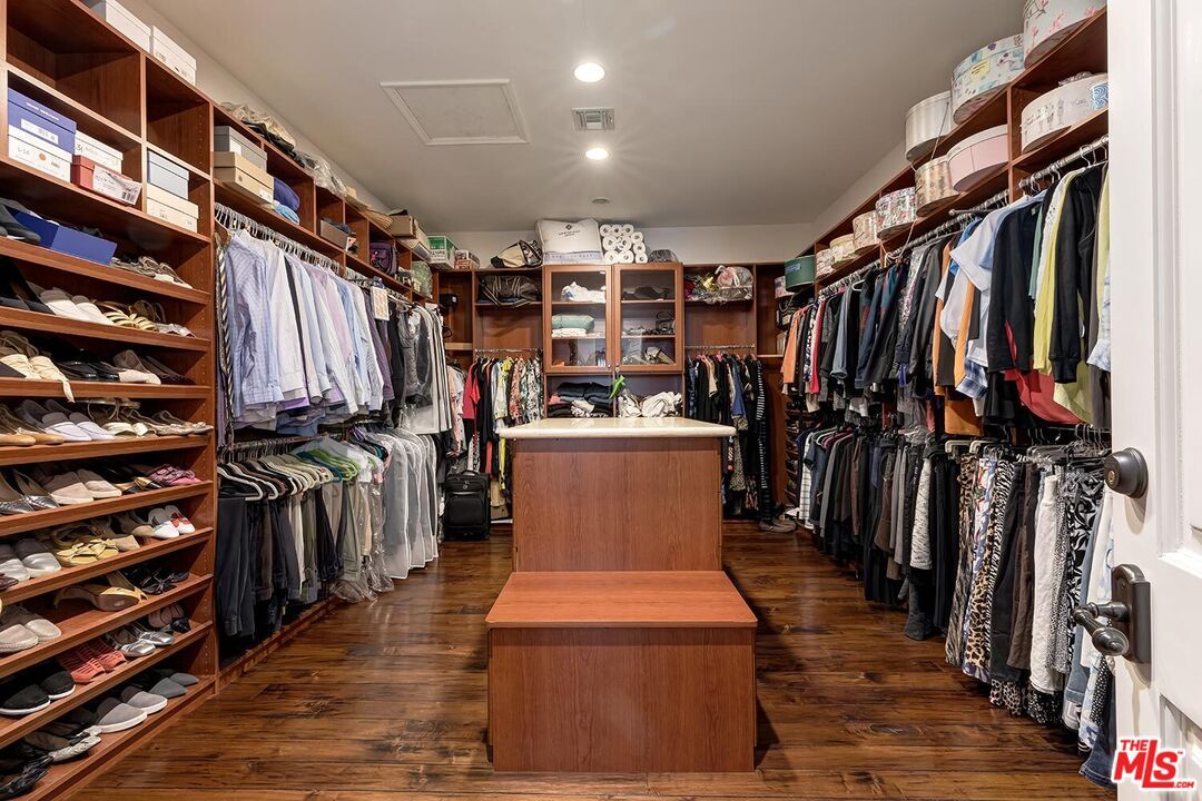 Interior, Recessed Lighting, Walk-in Closets, Wood Texture Flooring