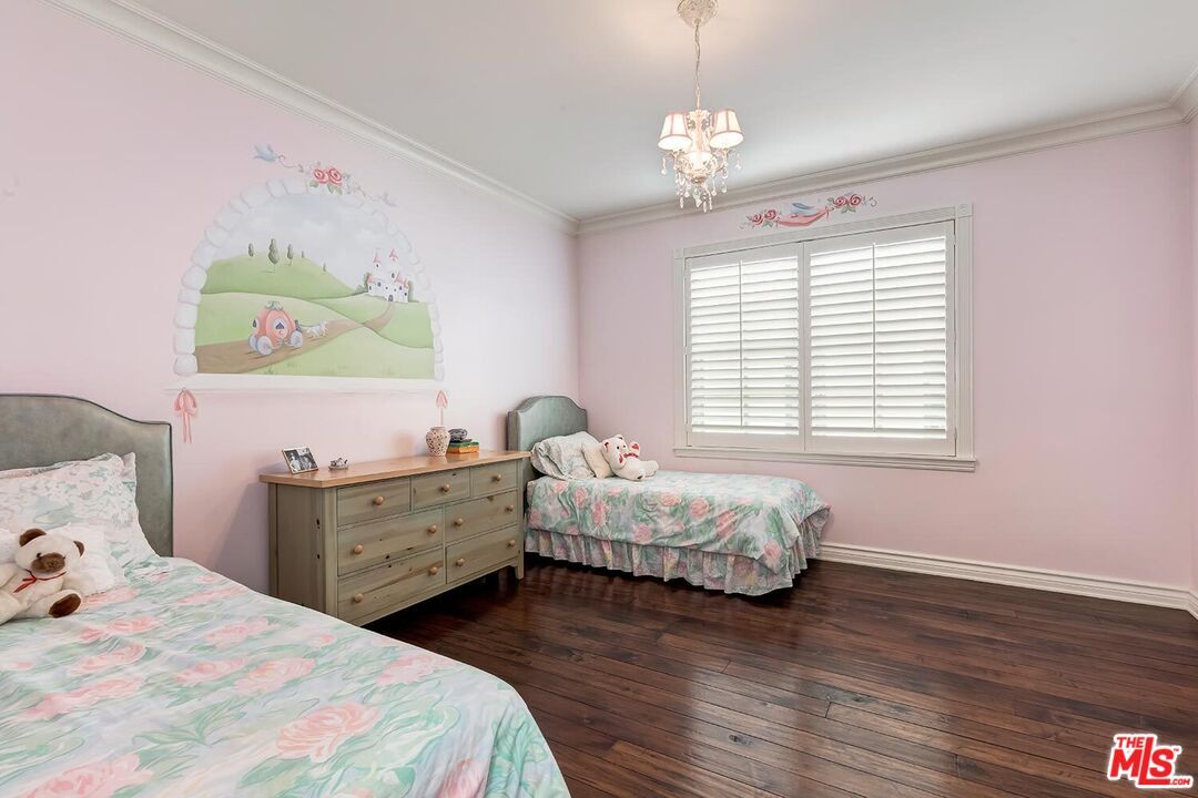 Bedroom, Chandelier, Interior, Pendant Lights, Wood Texture Flooring