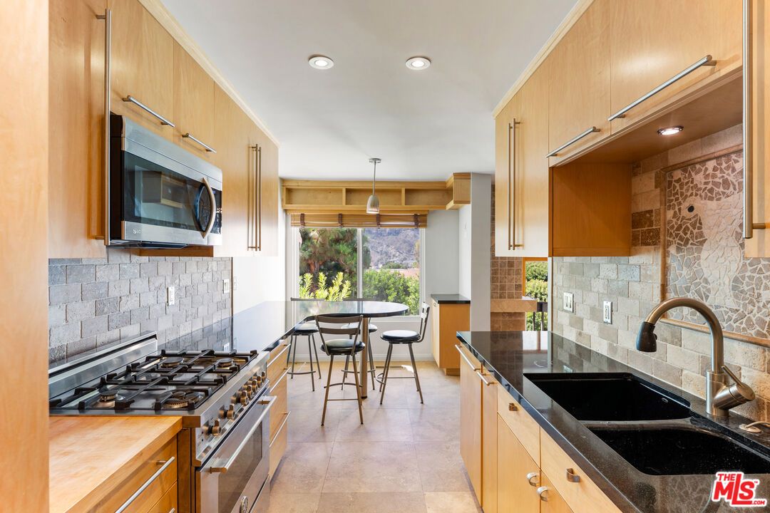 Dining room, Interior, Kitchen, Pendant Lights, Recessed Lighting