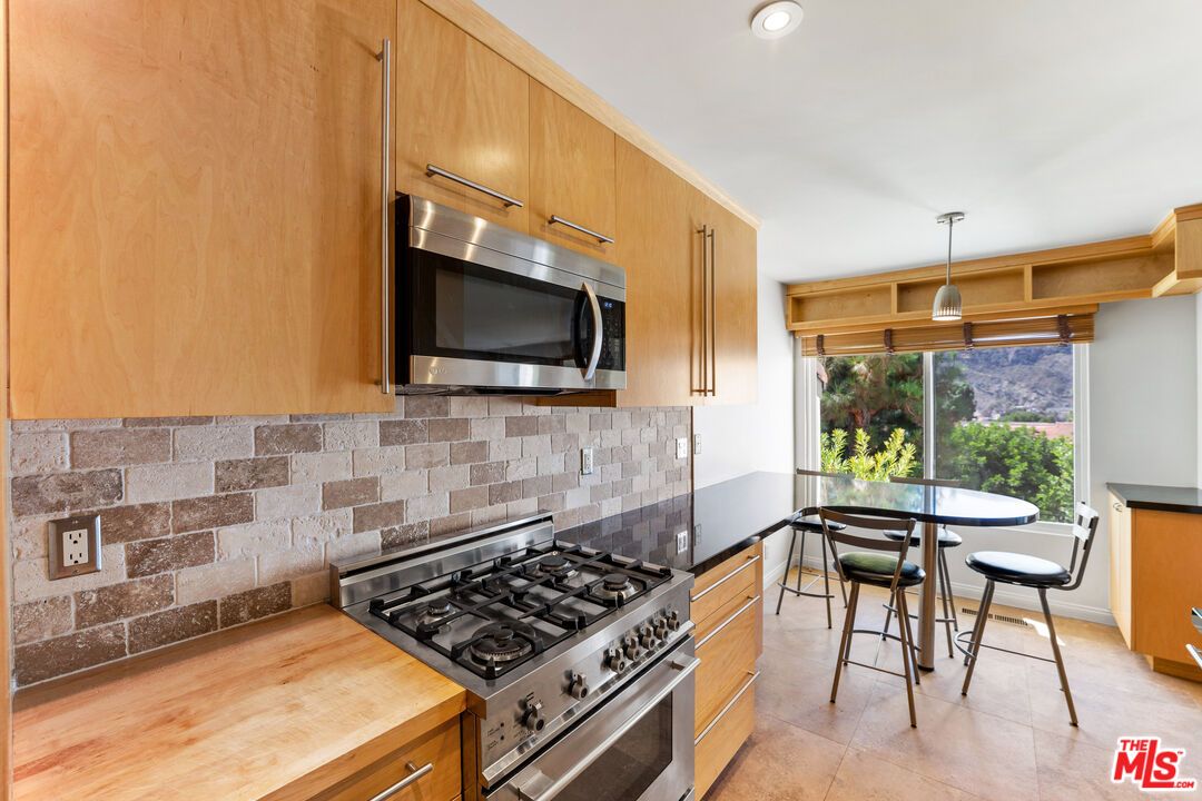Dining room, Interior, Kitchen, Pendant Lights, Recessed Lighting, Stainless Steel Appliances