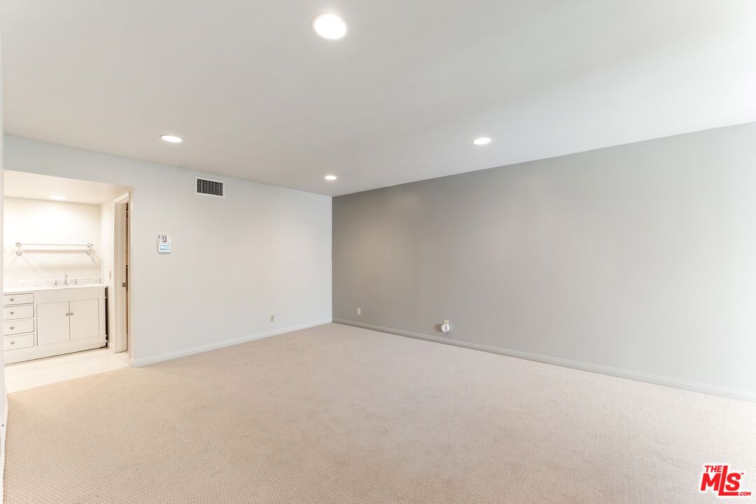 Empty room, Interior, Recessed Lighting