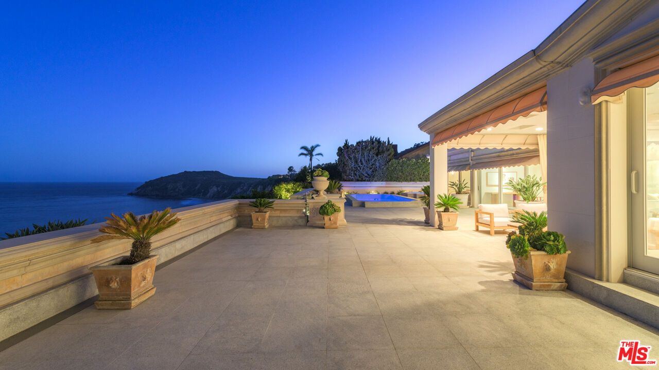 Exterior, Pool, Water