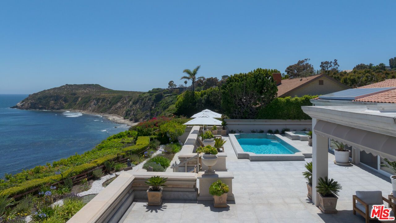 Exterior, Pool, Water