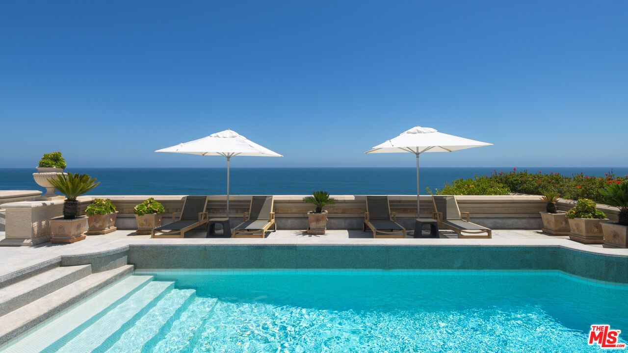 Exterior, Pool, Water