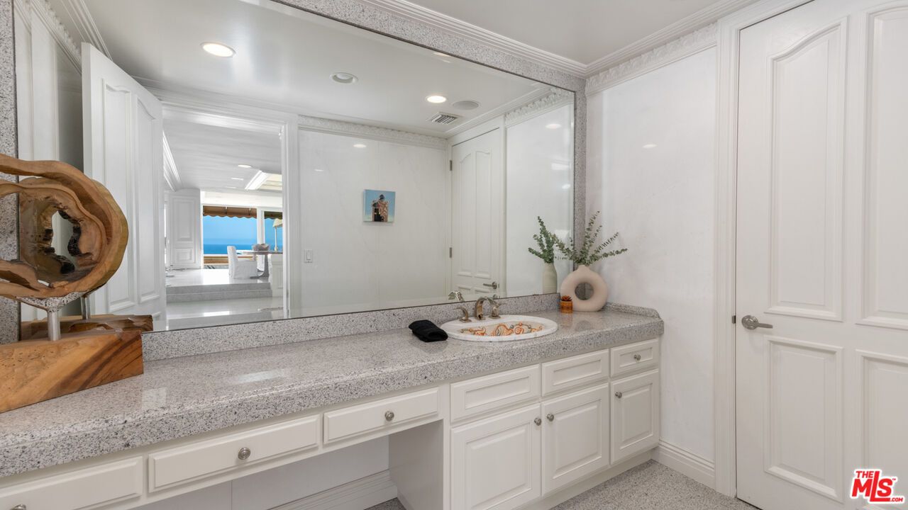 Bathroom, Interior, Recessed Lighting, Water