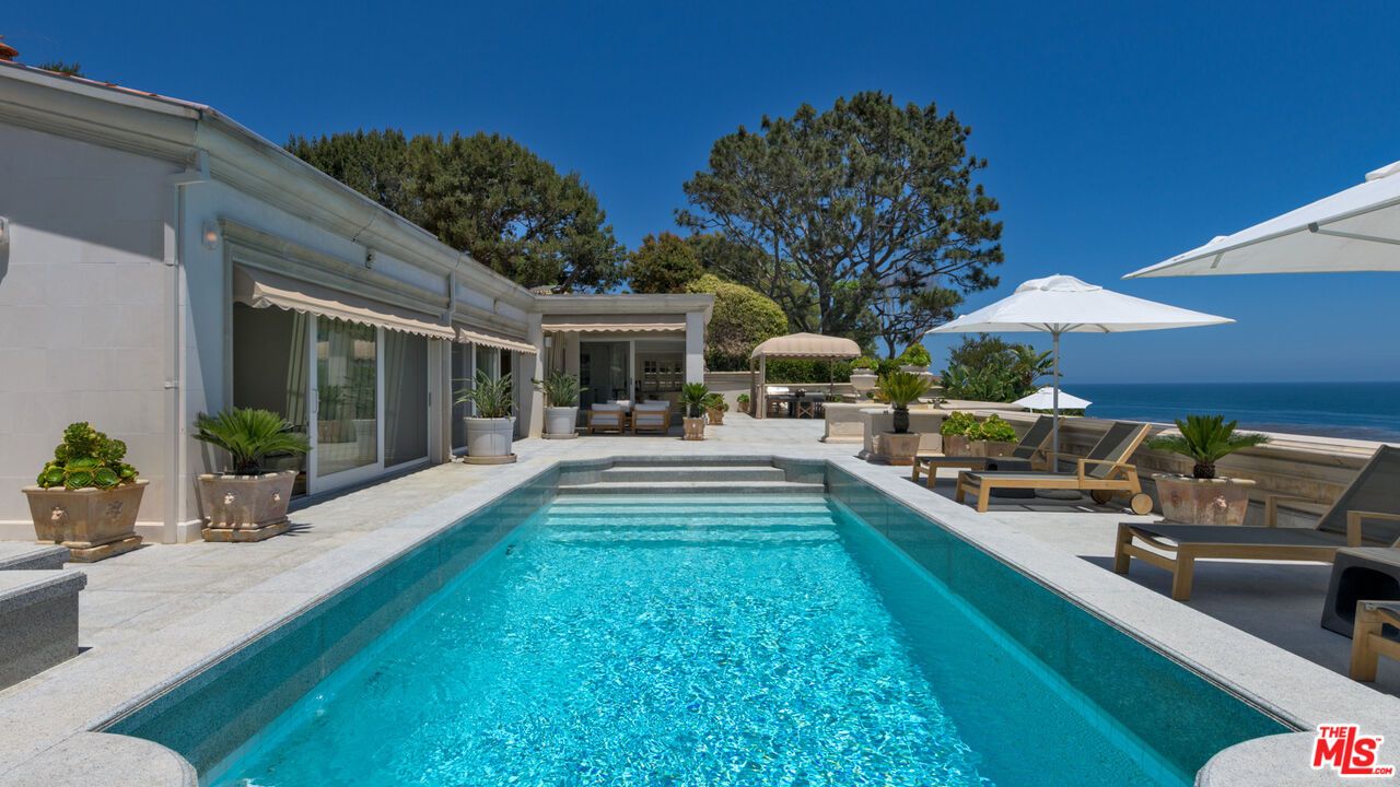Exterior, Pool, Water