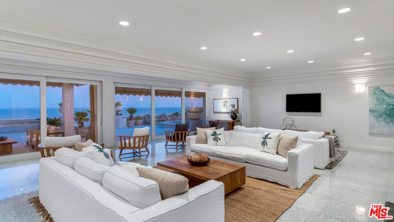 Interior, Living room, Recessed Lighting, Water