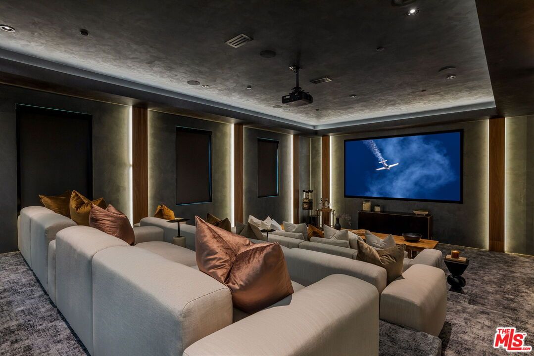 Interior, Projection Screen, Recessed Lighting, Theatre Room