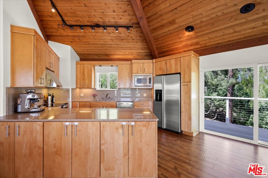 Interior, Kitchen, Recessed Lighting, Stainless Steel Appliances, Wooden Beams, Wooden Ceilings, Wood Texture Flooring