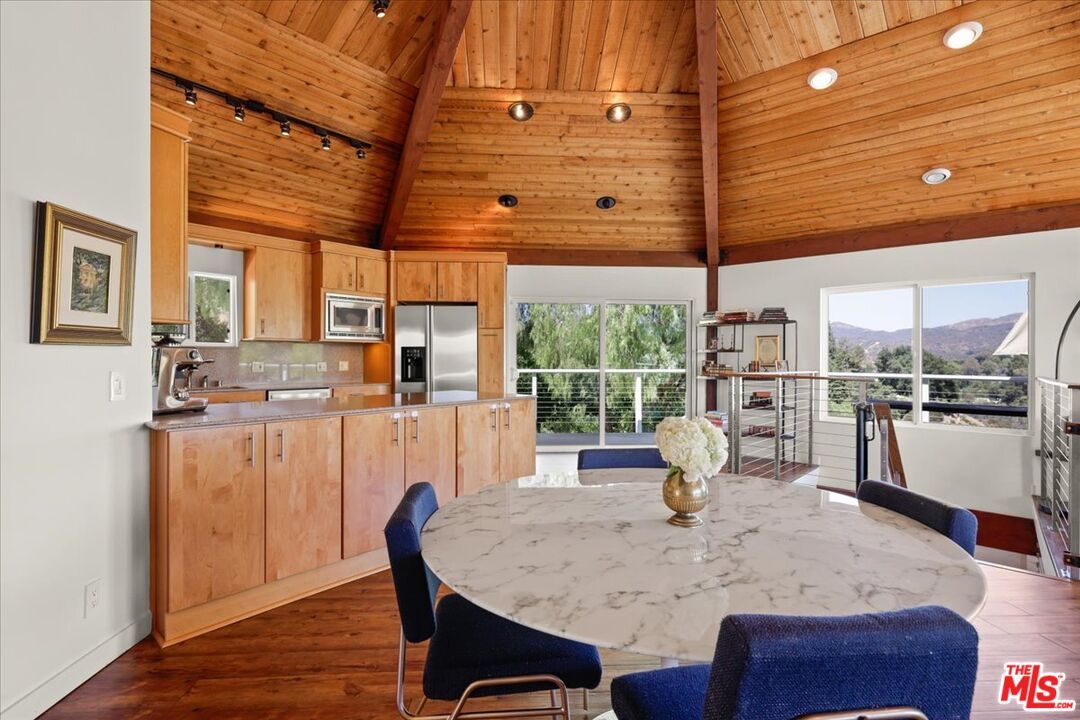 Dining room, Interior, Kitchen, Recessed Lighting, Stainless Steel Appliances, Wooden Beams, Wooden Ceilings, Wood Texture Flooring