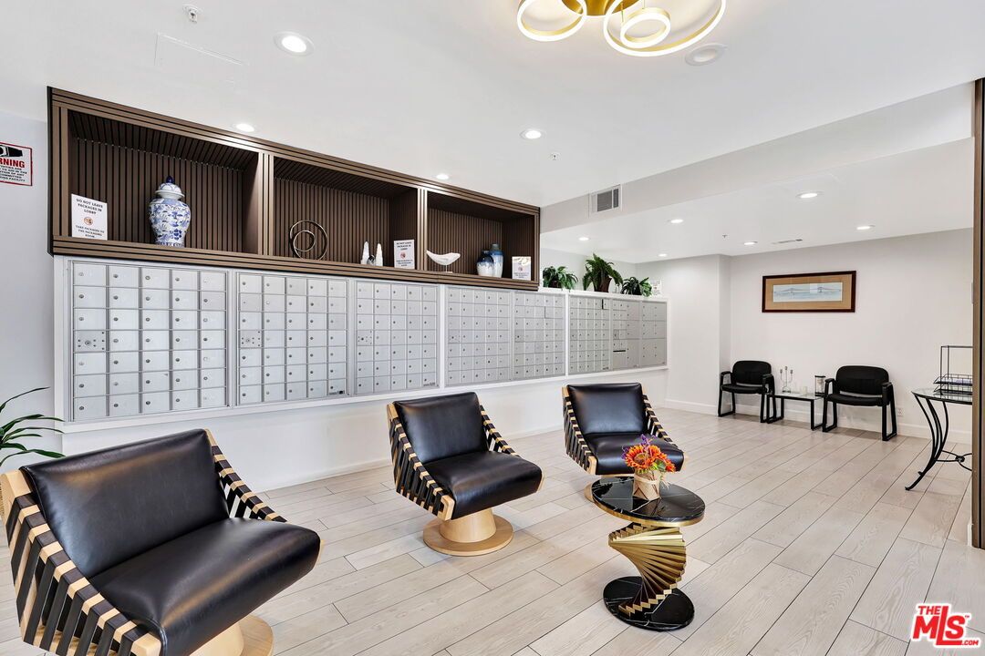Interior, Pendant Lights, Recessed Lighting, Wood Texture Flooring