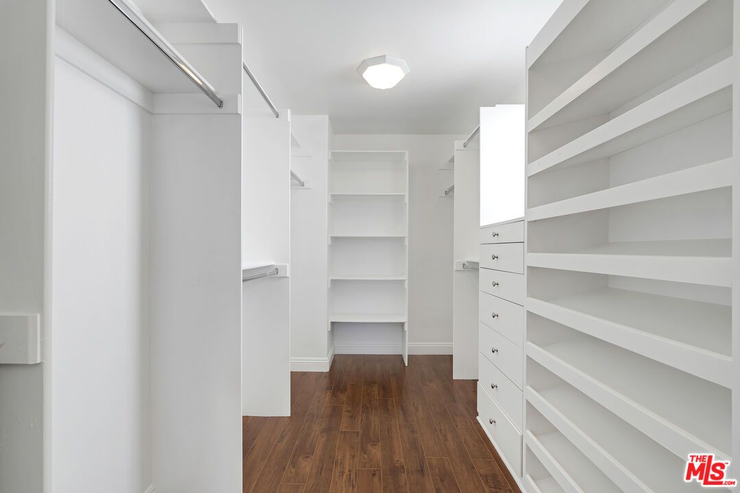 Interior, Walk-in Closets, Wood Texture Flooring
