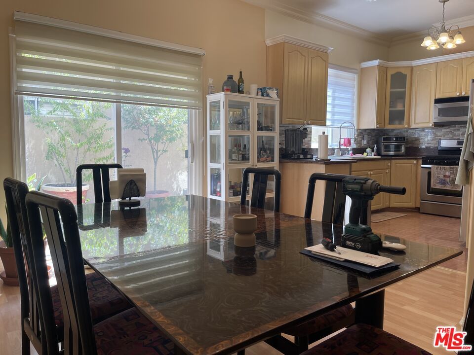 Chandelier, Dining room, Interior, Kitchen, Wood Texture Flooring