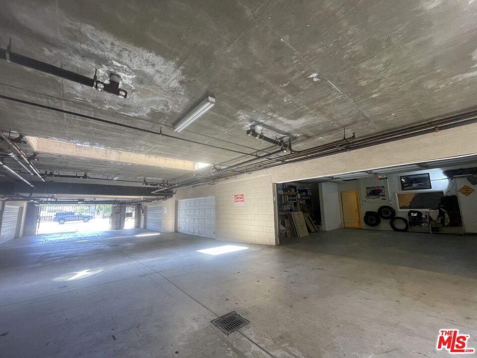 Garage, Interior