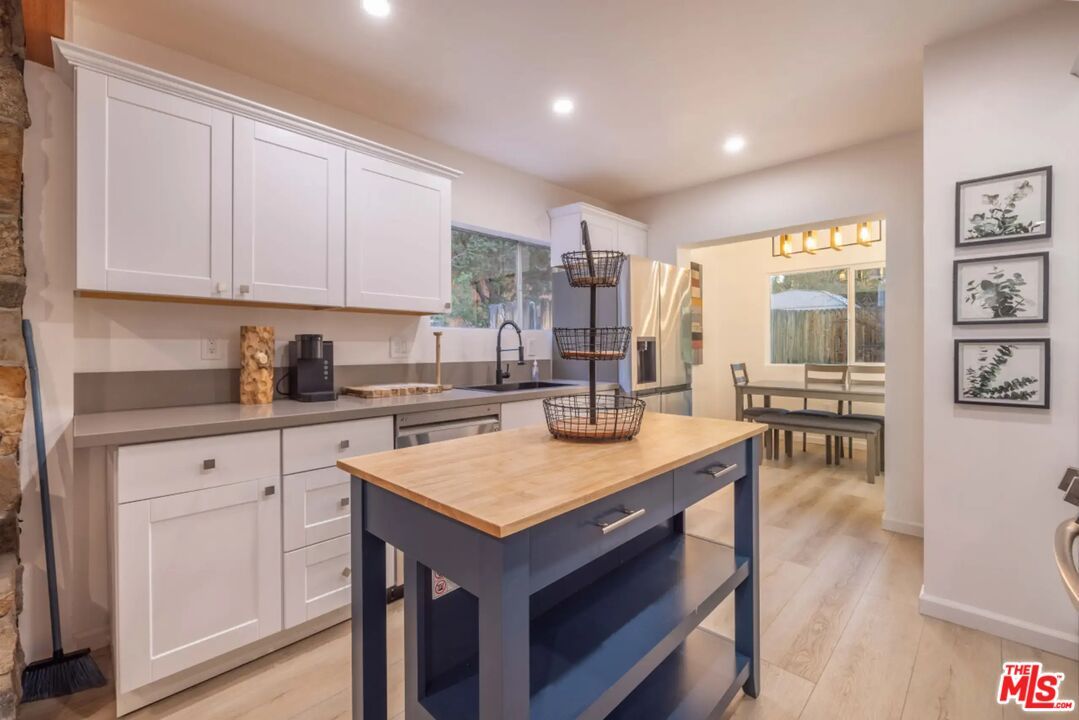 Dining room, Interior, Kitchen, Recessed Lighting, Wood Texture Flooring