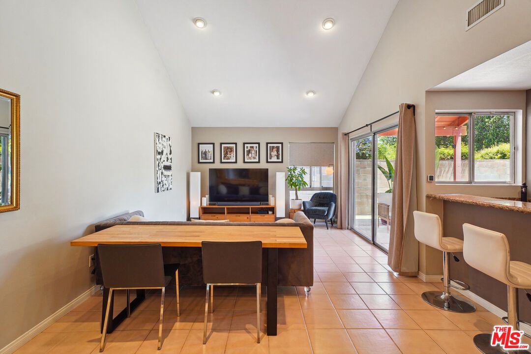 Dining room, Interior, Recessed Lighting