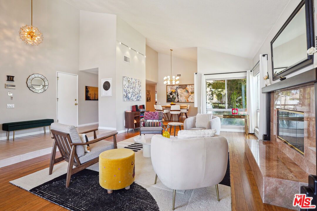 Chandelier, Dining room, Interior, Living room, Pendant Lights, Wood Texture Flooring