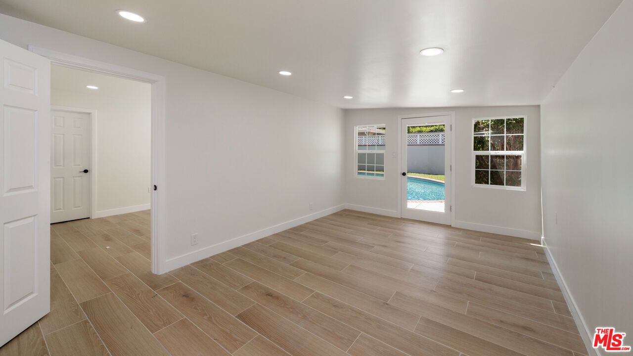 Empty room, Interior, Recessed Lighting, Wood Texture Flooring