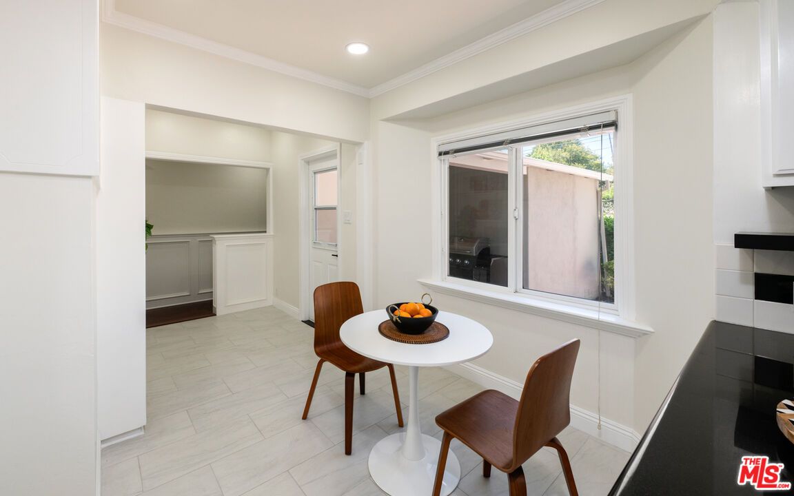 Dining room, Interior, Recessed Lighting
