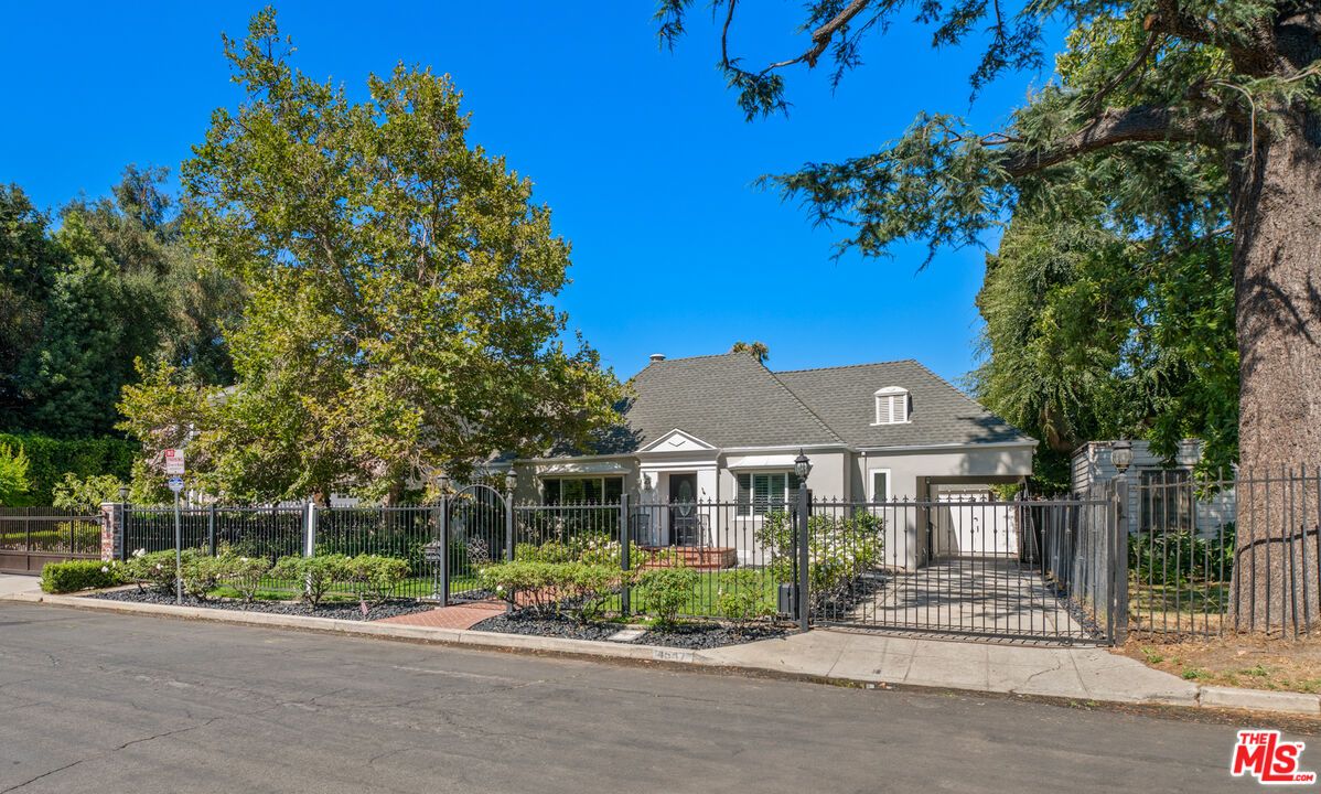Exterior, Facade, French Provincial