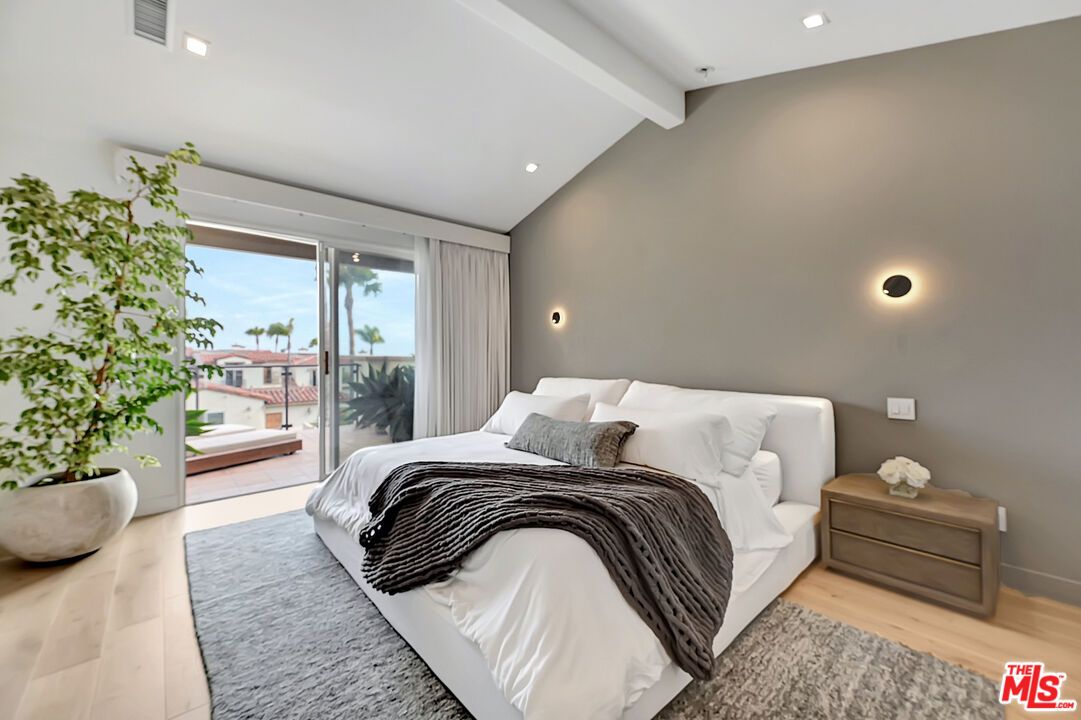 Bedroom, Interior, Recessed Lighting, Water, Wood Texture Flooring