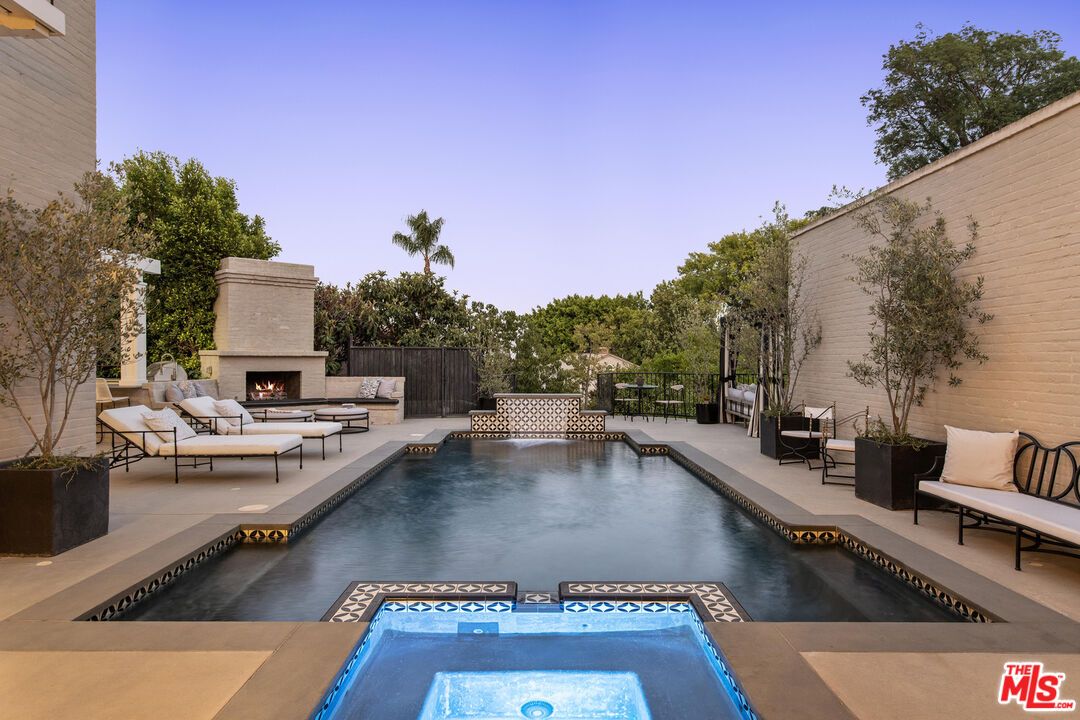 Exterior, Fireplace, Pool