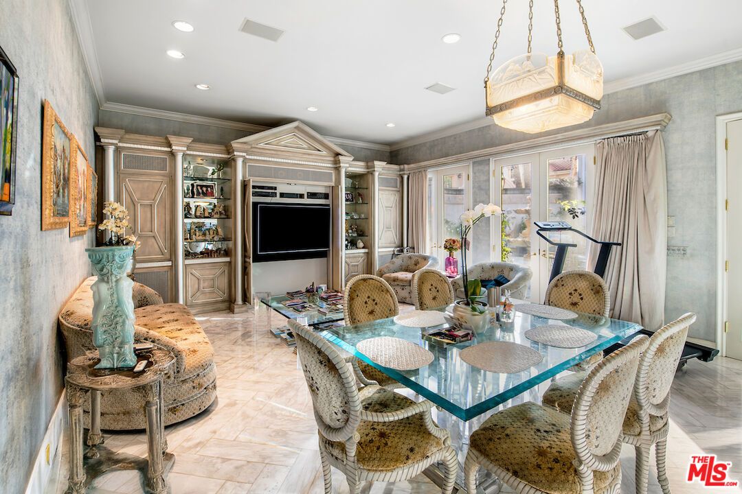 Dining room, Interior, Living room, Pendant Lights, Recessed Lighting
