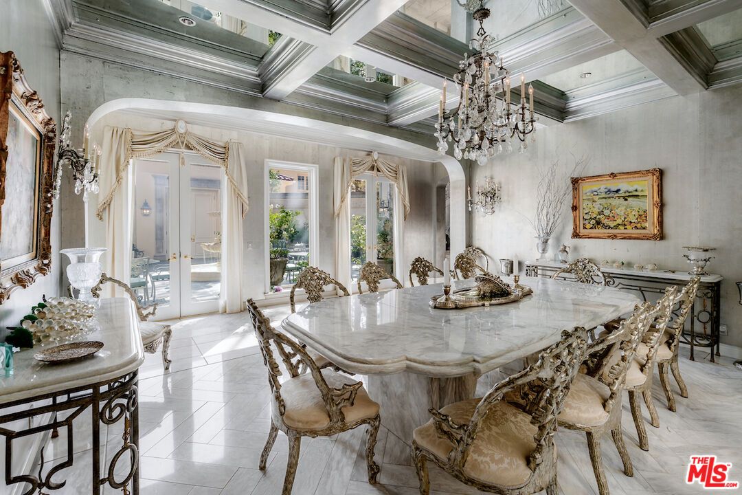 Chandelier, Dining room, Interior