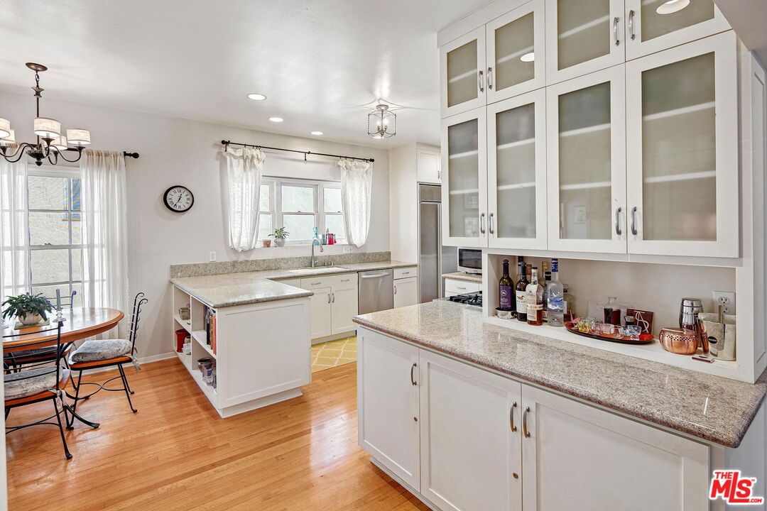 Chandelier, Dining room, Interior, Kitchen, Recessed Lighting, Wood Texture Flooring