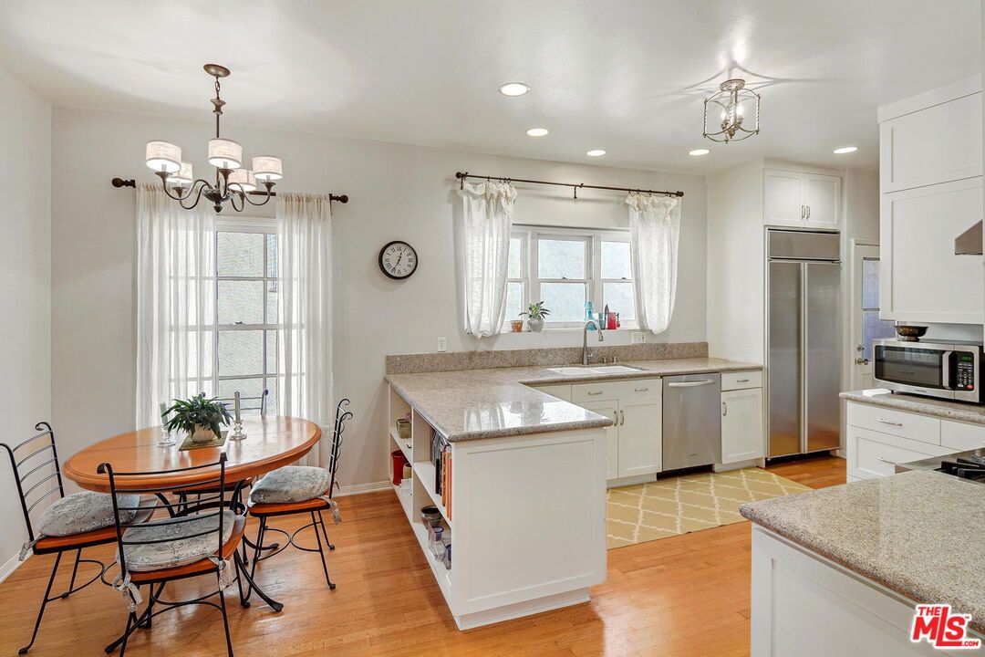 Chandelier, Dining room, Interior, Kitchen, Recessed Lighting, Wood Texture Flooring
