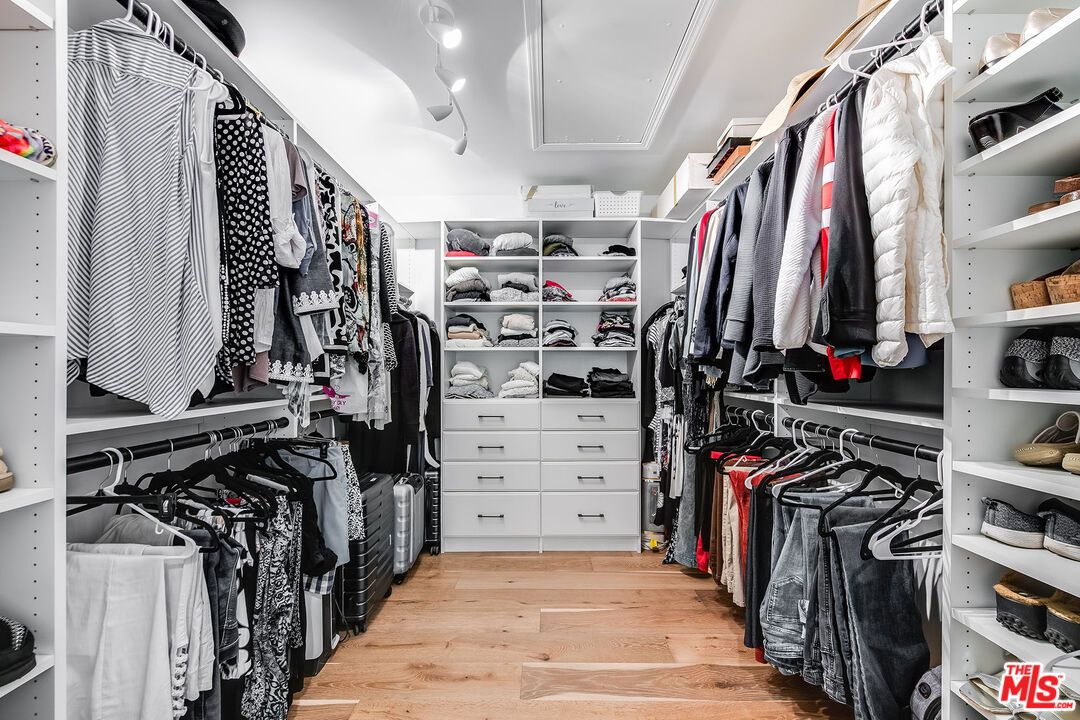 Interior, Recessed Lighting, Walk-in Closets, Wood Texture Flooring
