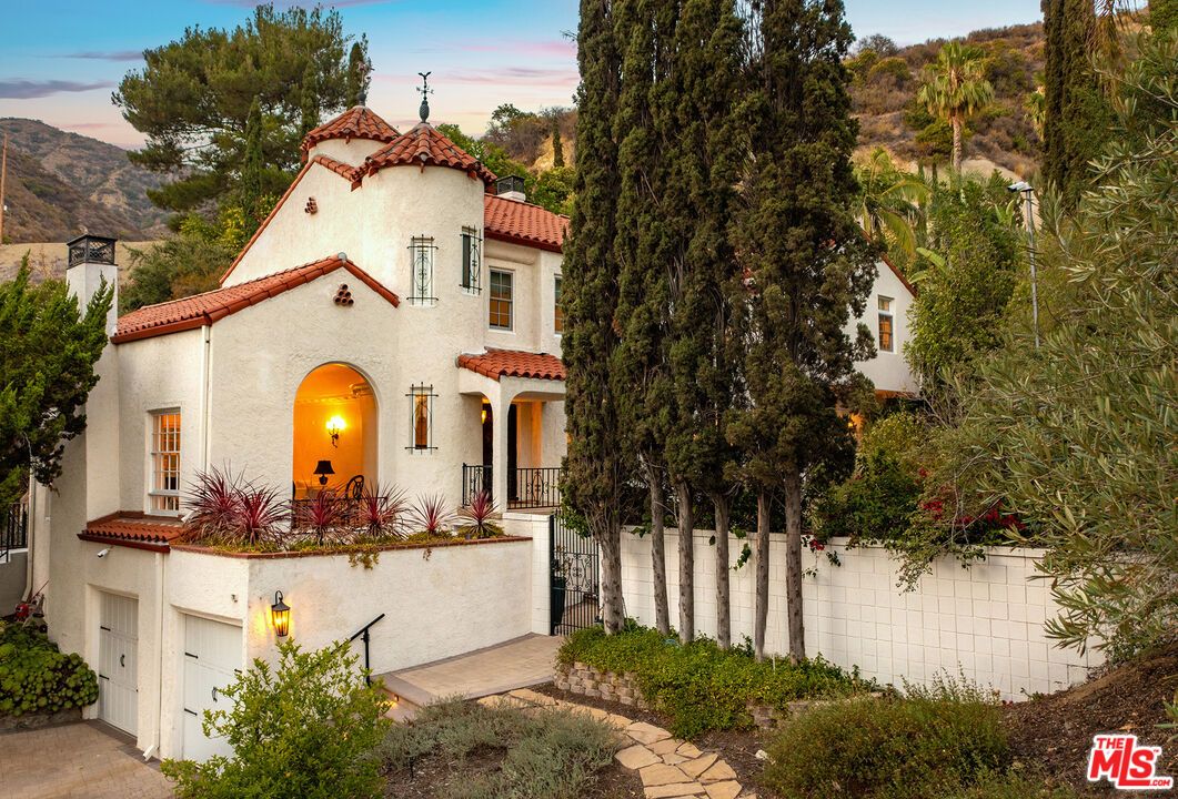 Attached, Exterior, Facade, Spanish Mediterranean